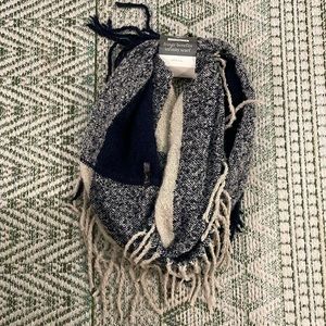 NWT Blue & White Infinity Scarf